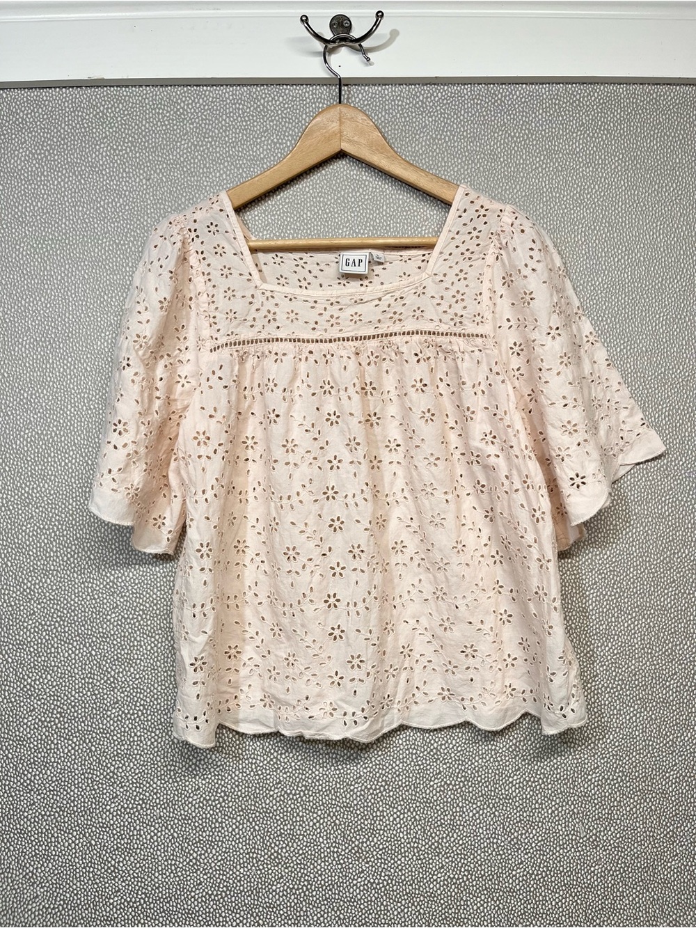 L GAP Women's Eyelet Square-Neck Blouse in Light Pink